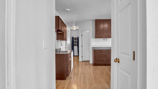 Building Photo - 1442 Main St