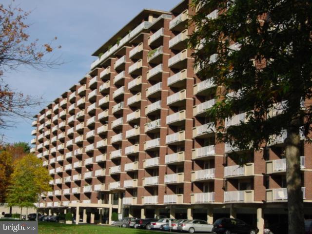 Building Photo - 1300 Army Navy Dr