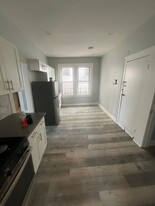 Building Photo - 161 Maple Ave