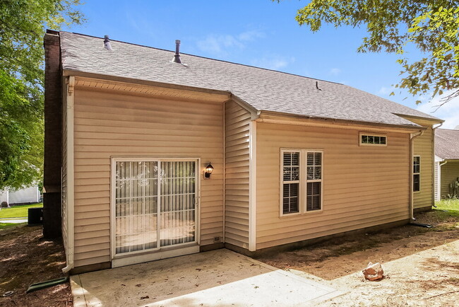 Building Photo - 11430 Northwoods Forest Dr