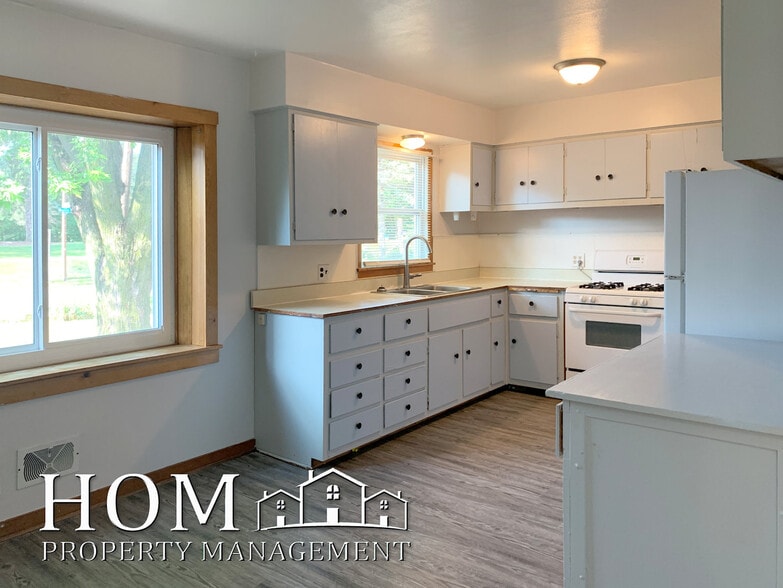 Building Photo - 335 Dolph Rd