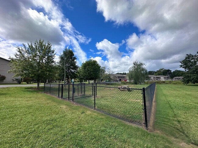 Building Photo - Pet Friendly 2-Bedroom Apartments in Maryv...