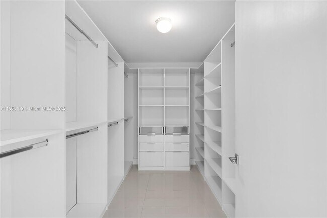 Building Photo - 17111 Biscayne Blvd