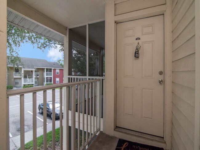 Building Photo - Park Lake — 1 Bed / 1 Bath + Den | Upstairs Condo | Brandon, FL