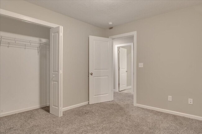 Building Photo - 5121 Heathbrook Dr