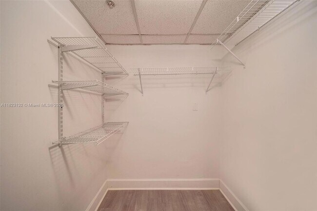 Building Photo - 1500 Bay Rd