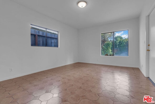 Building Photo - 152 S Kilkea Dr