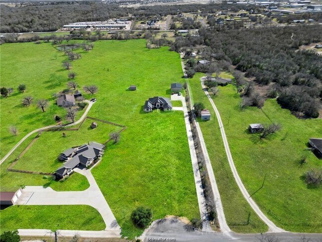 Building Photo - 4558 Hicks Ln