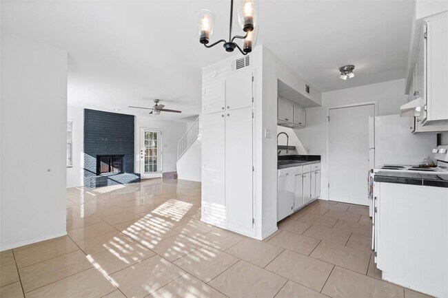 Building Photo - 4413 Whispering Valley Dr
