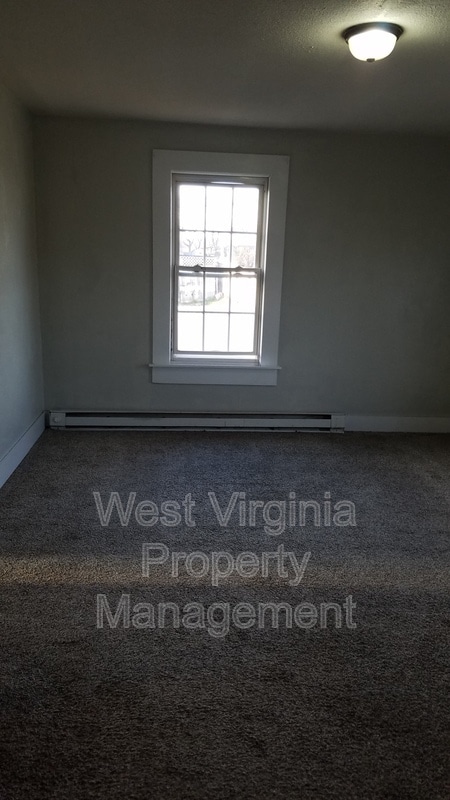 Building Photo - 807 S Oakwood Ave