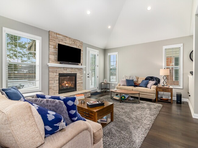 Building Photo - 1635 Castle Lawn Ct