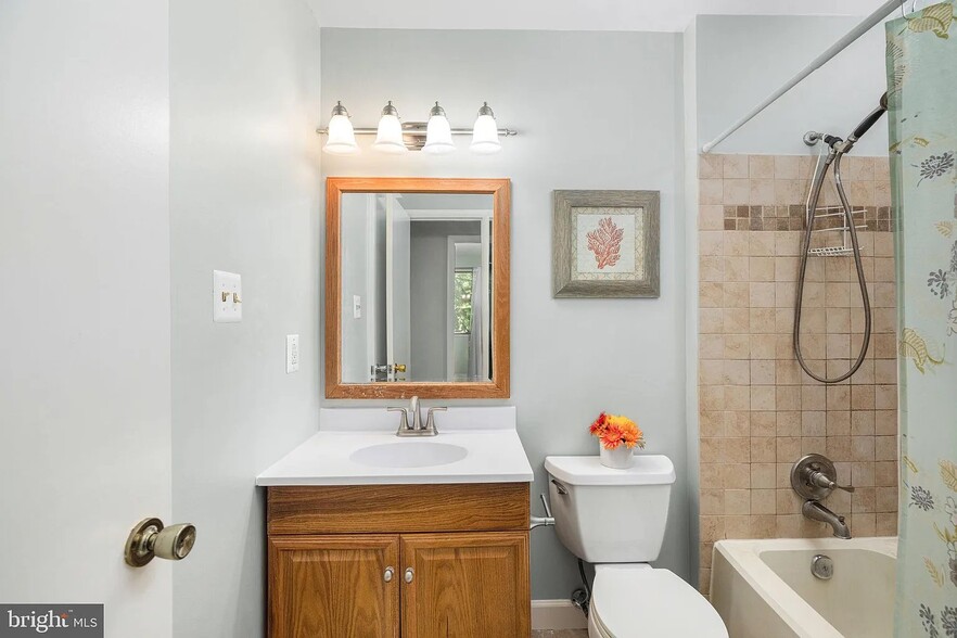 Building Photo - 10673 Spring Oak Ct