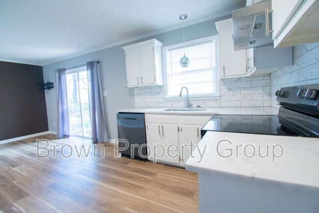 Building Photo - 4705 Beaufort Dr