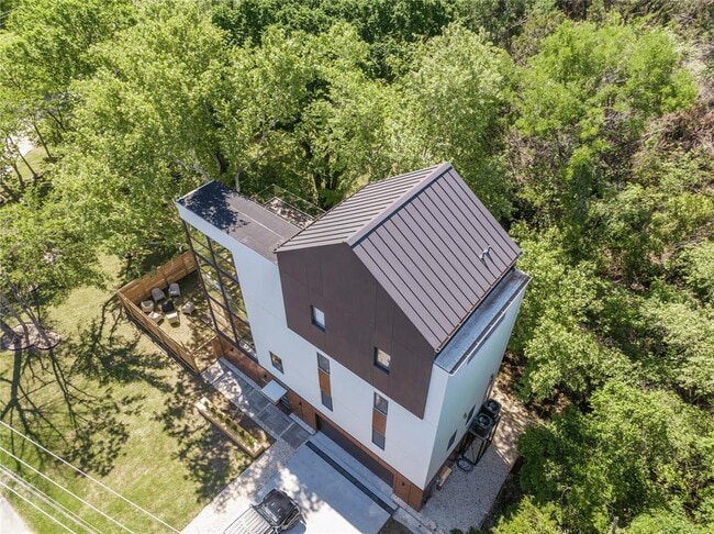 Building Photo - 2806 Geronimo Trail