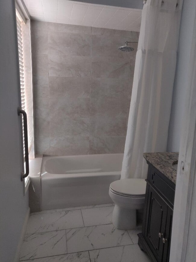 Building Photo - 708 S Oakley Blvd