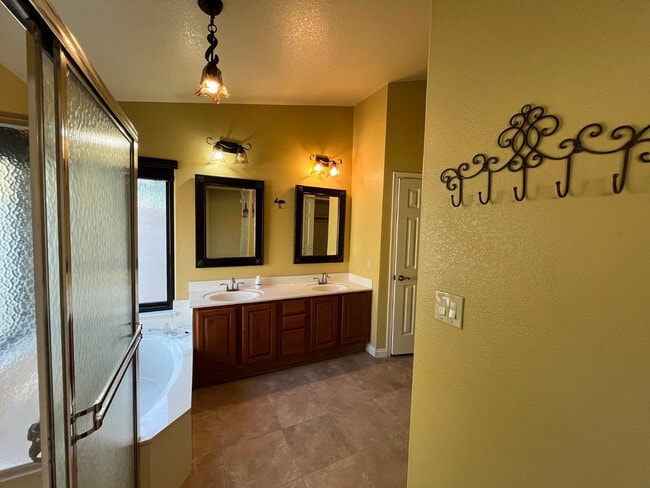 Building Photo - 187 W Amanda Ln