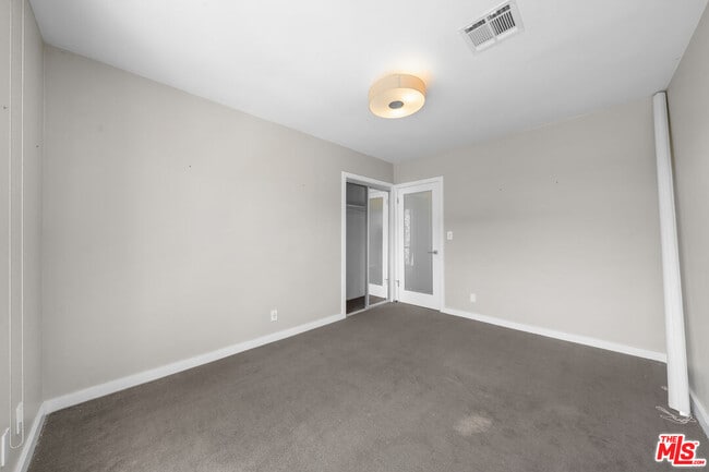 Building Photo - 1145 Larrabee St