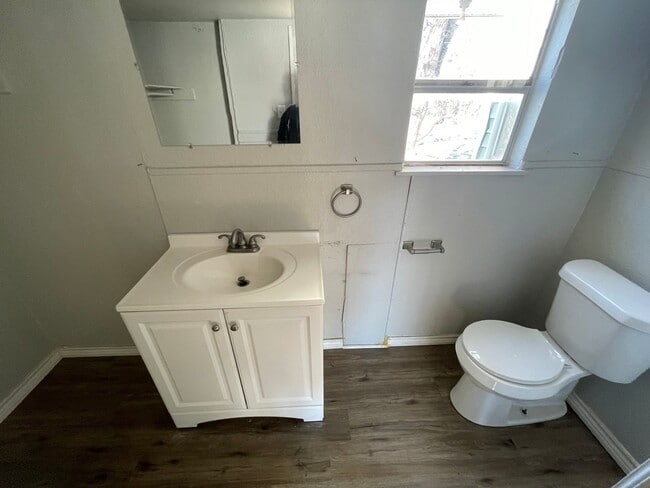 Building Photo - 3 bedroom, 2 bath