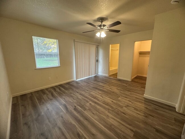 Building Photo - Three Bedroom 2 Bathoom with Large Yard