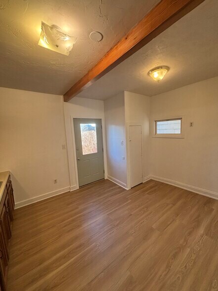 Building Photo - 340 N Franklin St