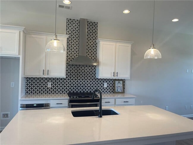 Building Photo - 6270 Cortland Walk