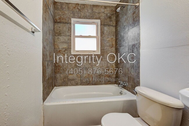 Building Photo - 2321 McCracken Dr