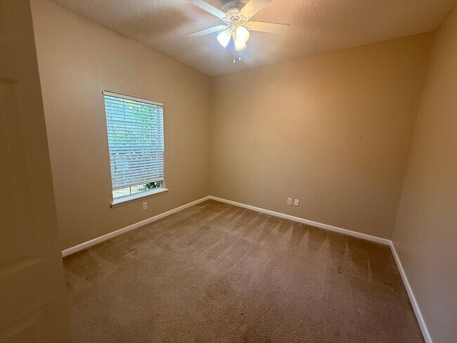 Building Photo - 118 Callie Cir