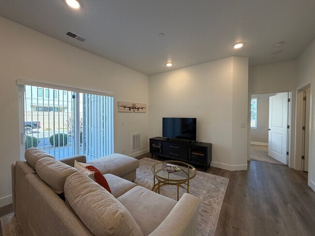 Building Photo - 5801 S Garnet Dr
