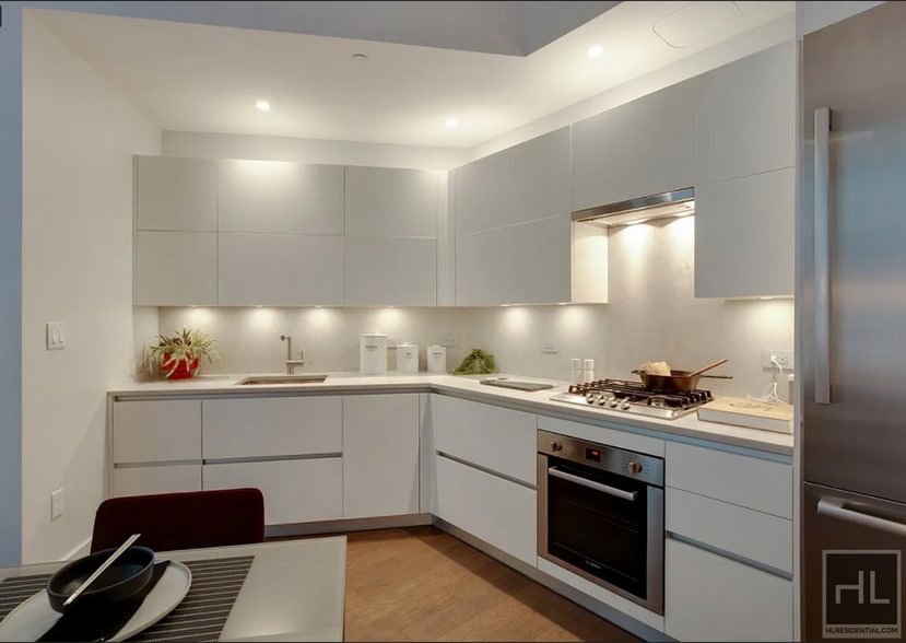 Primary Photo - East 44th Street