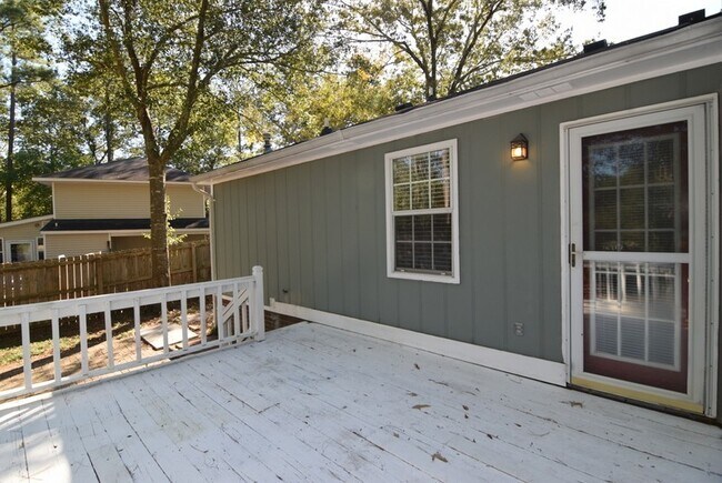 Building Photo - 515 Ridgewood Dr