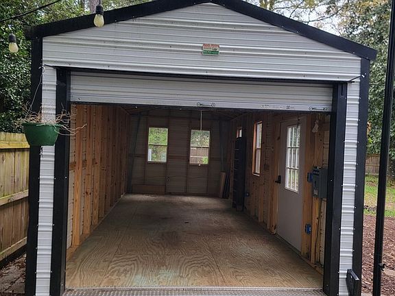 Building Photo - 804 Davis Ave