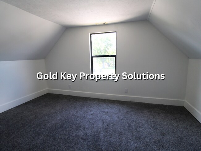 Building Photo - Nicely renovated 3 BR 1 BA House with Central Air (SECTION 8 APPROVED)