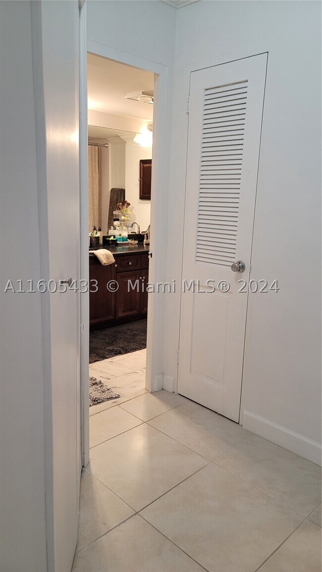 Building Photo - 3430 Galt Ocean Dr