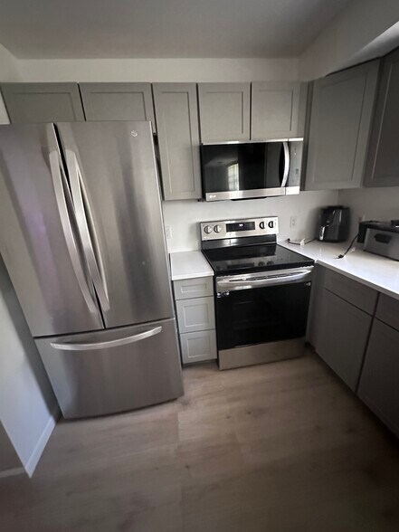 Kitchen - 5047 Hermitage Trail