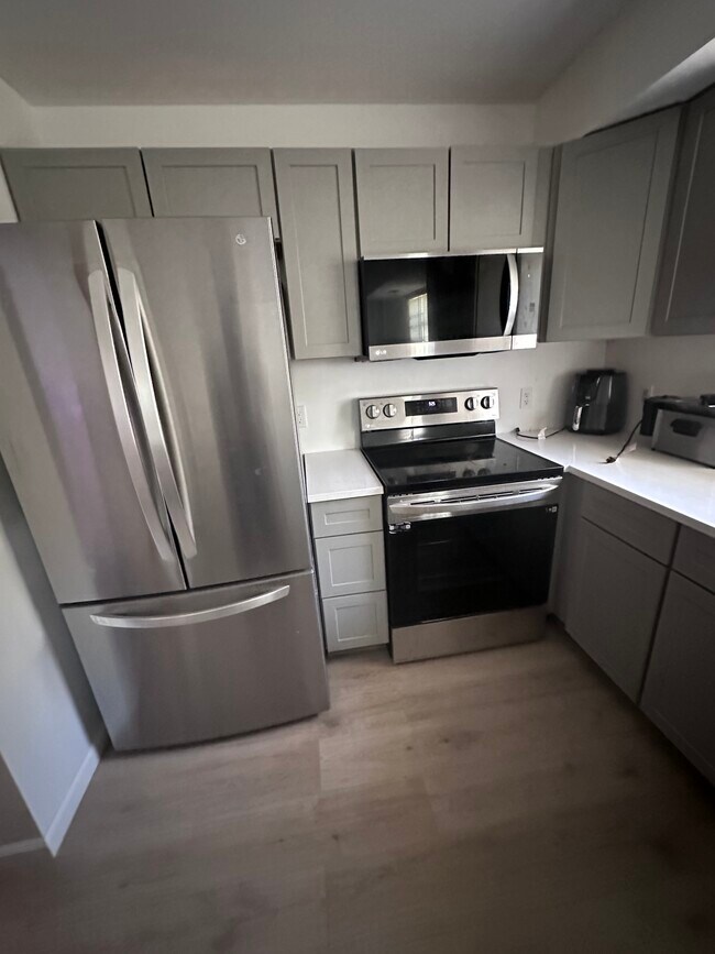 Kitchen - 5047 Hermitage Trail