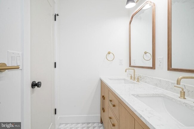 Building Photo - 316 Farmdale Rd