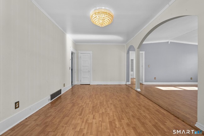 Building Photo - 242 Prospect St