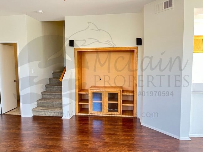 Building Photo - RE: Spacious End-Unit Townhome in Gated Chapala Community, Eastlake