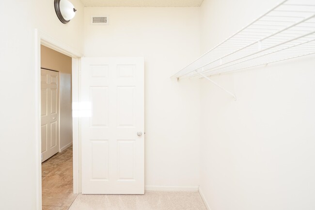 Building Photo - 4020 Grande Vista Blvd
