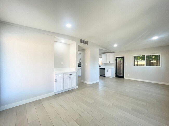 Building Photo - 66572 Cahuilla Ave