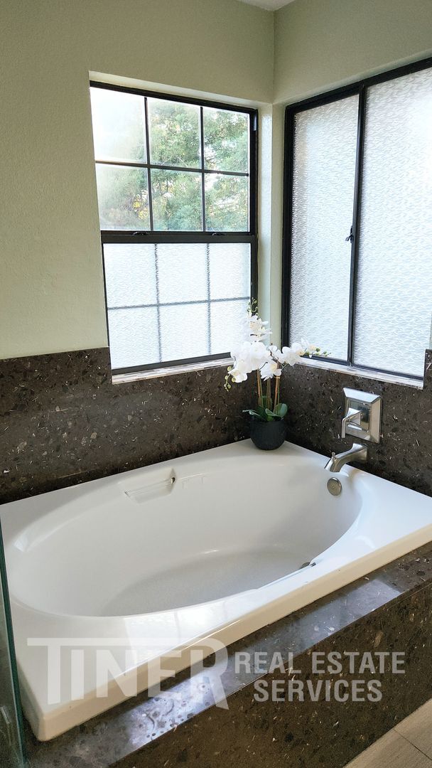 Building Photo - 413 Unity Ct