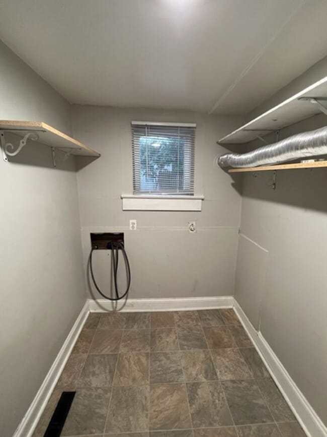 Building Photo - Cute home in Victor Mill in Greer. Rocking chair front porch, 2 bedrooms, 1 full bath with Hardwo...