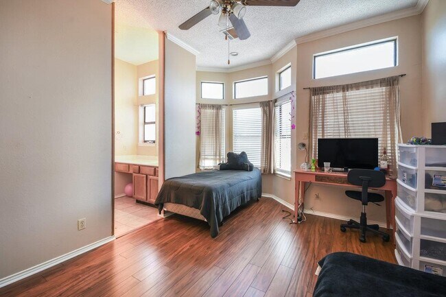 Building Photo - 2802 Nueces St