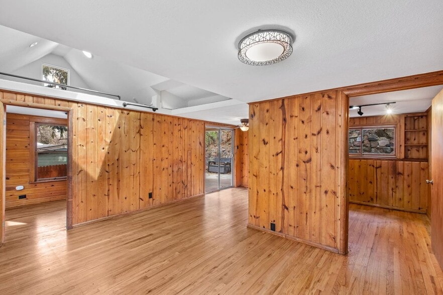 Building Photo - 807 Shoshone Pl