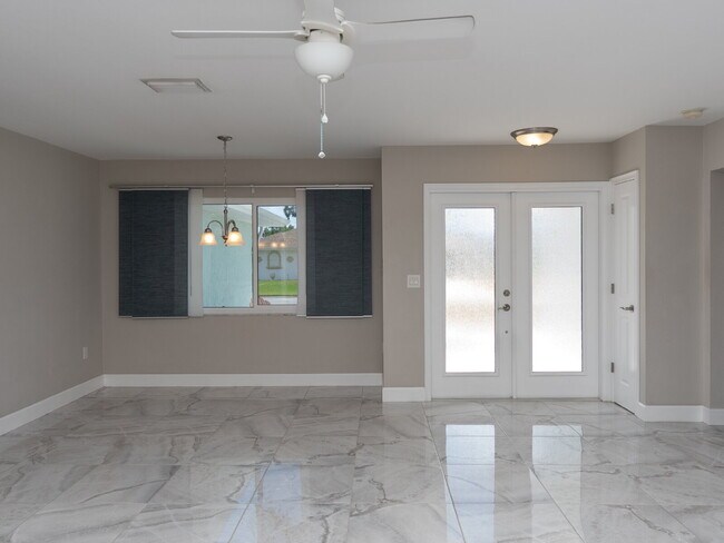 Building Photo - 153 Hourglass Dr