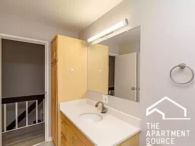 Building Photo - 744 W Gordon Terrace