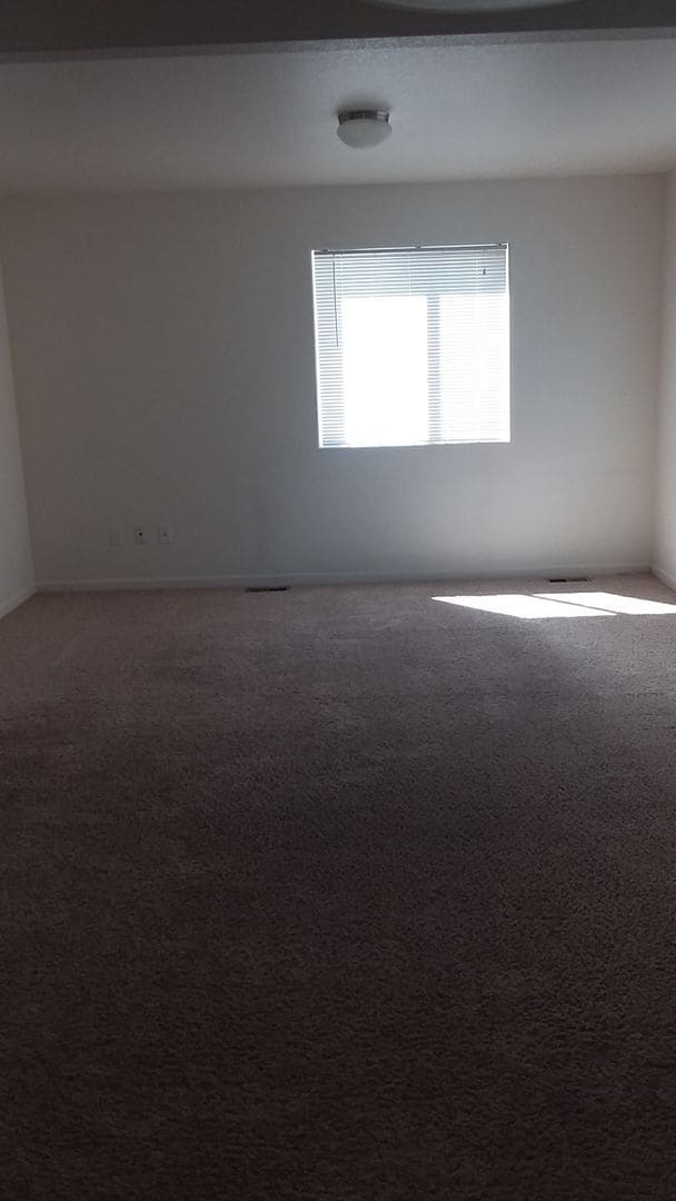 Building Photo - 3 Bedroom 2.5 Bathroom Townhouse in Saddle Ridge!!!