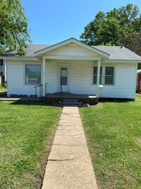 Building Photo - 2 bedroom 1 bath