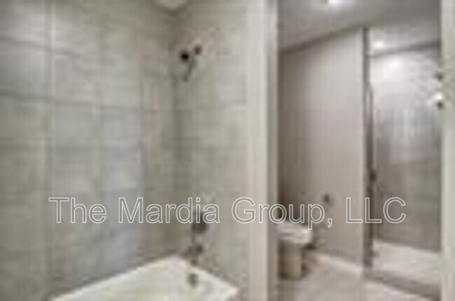 Building Photo - 3258 Wexford Dr