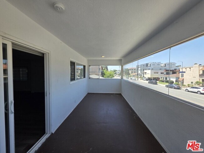 Building Photo - 10734 Palms Blvd